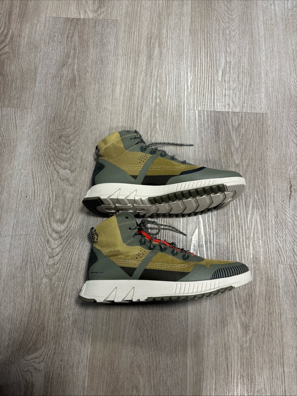 Sorel Men's Mac Hill Lite Rush Waterproof Sneaker Boot Green/Tan Size 10.5